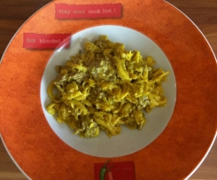 Gurken-Curry-Hack mit Nudeln