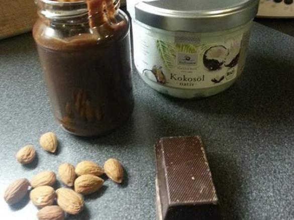 Mandel-Kokosöl-Schoko-Aufstrich