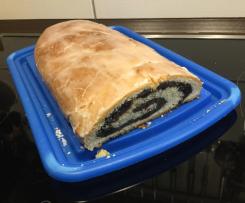 Saftiger Mohnstollen mit Marzipan