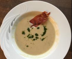 Maronensuppe mit Petersilienöl und Parmachip