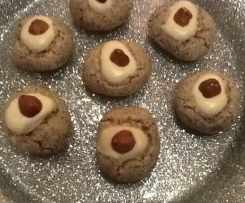 Zimtbällchen( Makronen mit Haselnüssen)