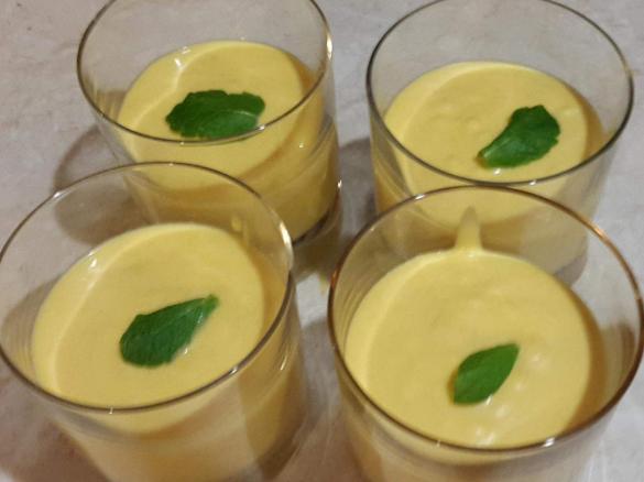 Variation von Indische Mangocreme 