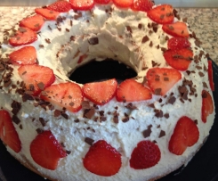 Frankfurter Kranz mit Erdbeer-Zitronen Füllung