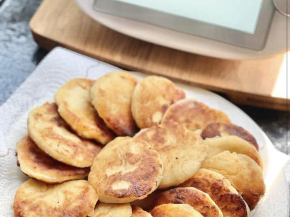 Syrniki - russische Quarkpfannkuchen сырники