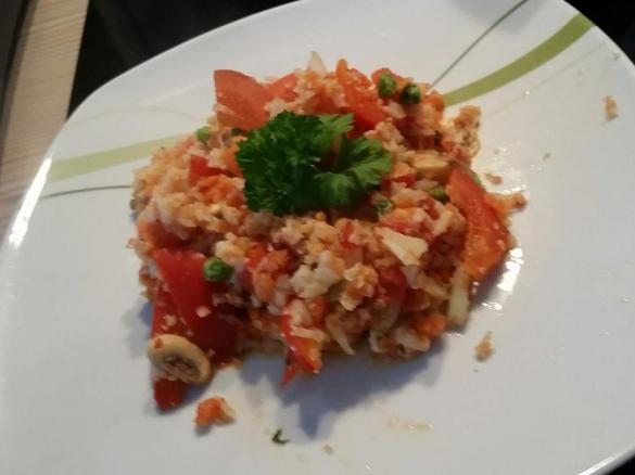 Gemüsepfanne mit Blumenkohlreis