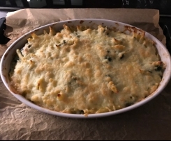 Rigatoni mit Spinat in Currysauce, gratiniert