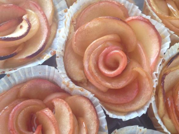 Apfel-Rosen-Tartelettes