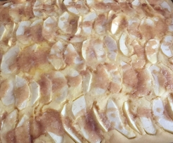 Variation von Apfelpfannkuchen vom Blech