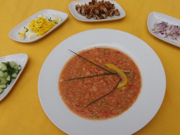 Gazpacho mit Mandeln und Knoblauch