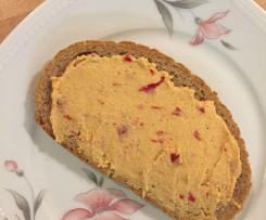 veganer Erdnuss-Peperoni-Brotaufstrich