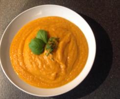 Variation Kürbissuppe Hokkaido mit Muskatnuss