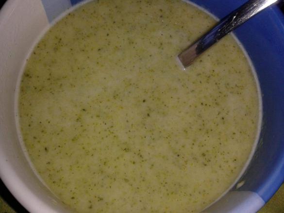 Brokkoli-Frischkäse-Suppe