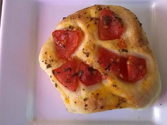 Mini-Focaccia mit Tomate