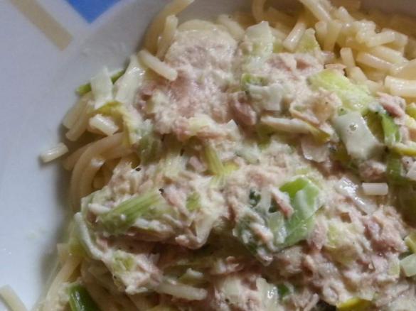 Spaghetti mit Lauch-Tunfischsoße