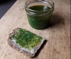 Minz-Pesto als Brotaufstrich für's Honigbrot
