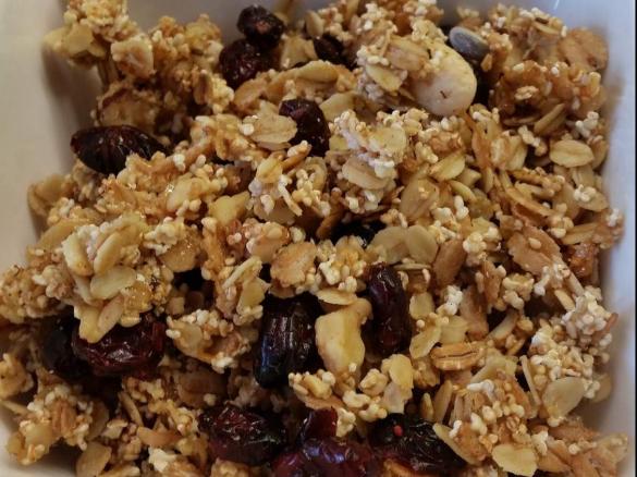 Knuspermüsli mit Nüssen und Honig