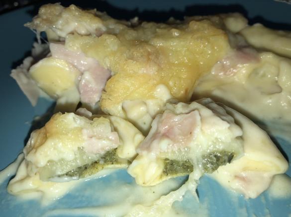 Tortellini-Auflauf mit Käse-Schinken-Sahne-Sauce