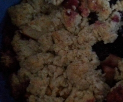 Apfel- und Brombeercrumble