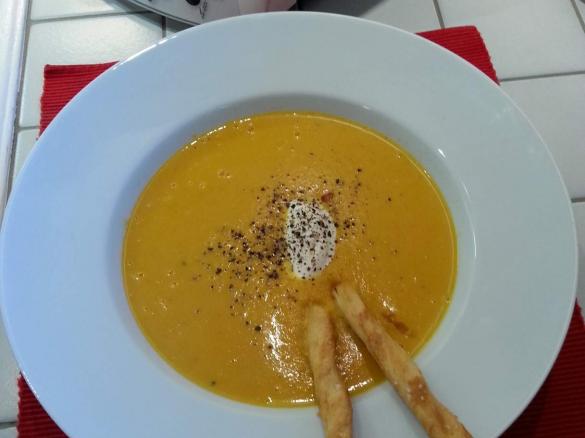 Möhren-Ingwer-Cremesuppe