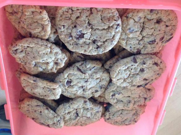 Vegane Cookies mit Schokostückchen