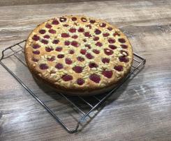 Himbeer-Tarte mit Pinienkernen ohne Zucker im Teig