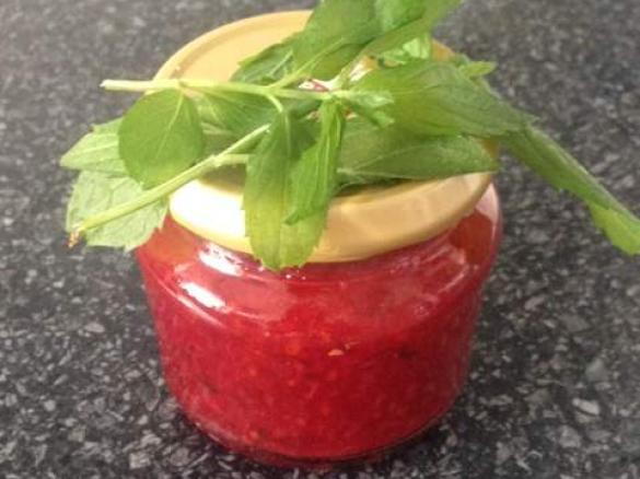 Johannisbeermarmelade mit Minze