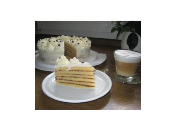 Schichtkuchen mit Pflaumenmus