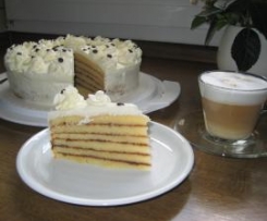 Schichtkuchen mit Pflaumenmus