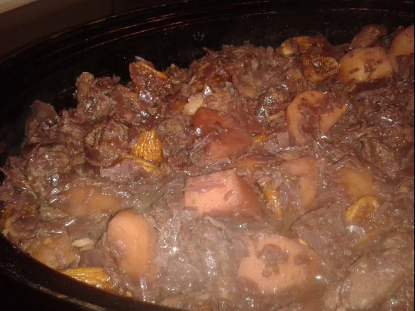 Rotkohleintopf mit Lamm und Feigen