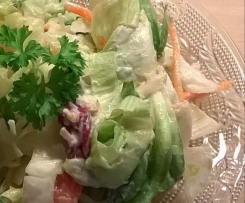 Sommerlicher gemischter Salat mit Feta-Vinaigrette