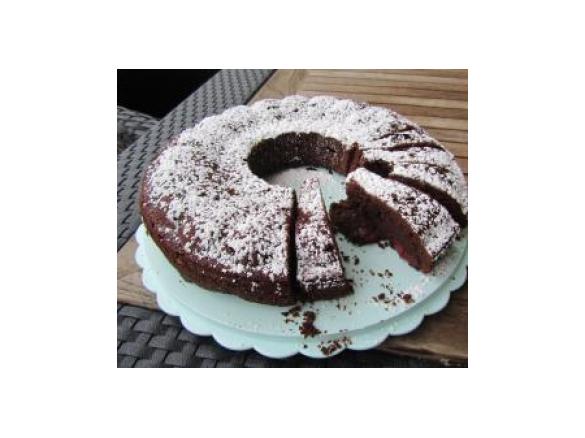 Schoko-Kirsch-Kuchen (geht natürlich auch mit Birnen etc.) ;-) 