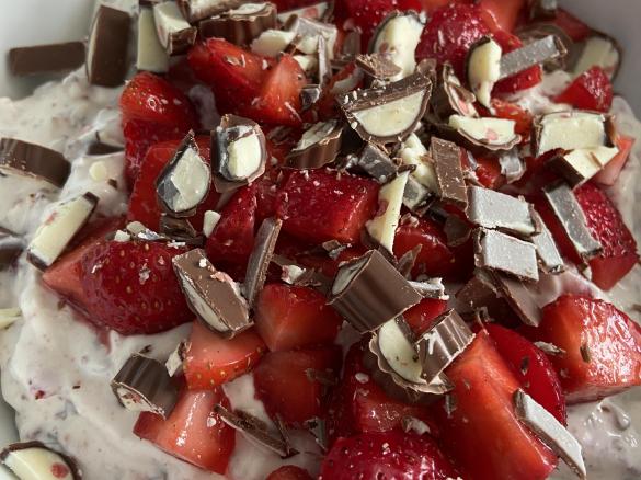 Erdbeer-Schoko-Quark-Dessert