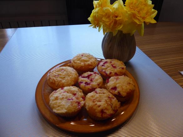 Johannisbeermuffins mit Streuseln