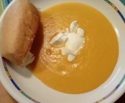 Kürbissuppe mit Ingwer und Kokosmilch