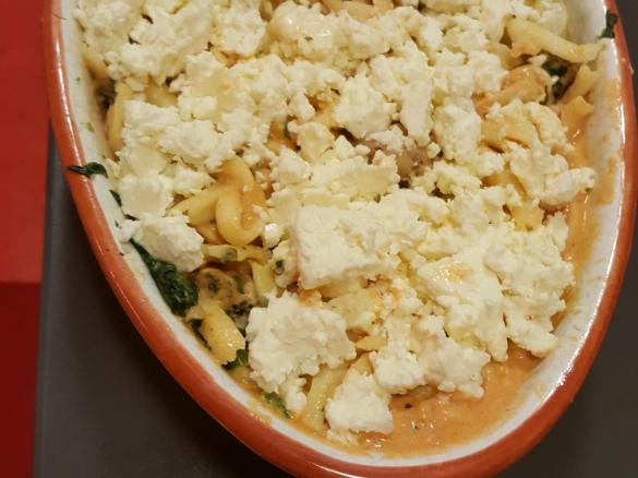 Spätzle Hähnchenauflauf mit Feta und Spinat