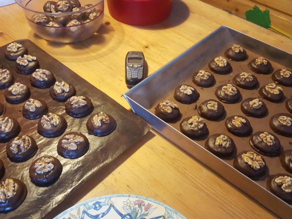 Marzipan-Walnuss-Plätzchen