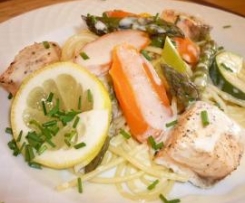 Frühlings-Spagettini mit Lachs und Zitronenschaum