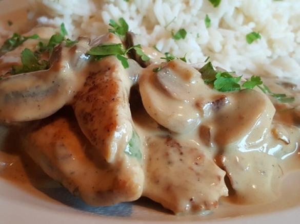 Hähnchen mit Senf-Pilzsauce