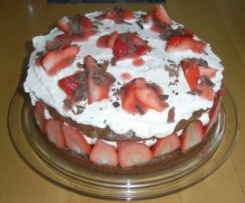 Erdbeer-Vanille-Torte mit Schokoboden