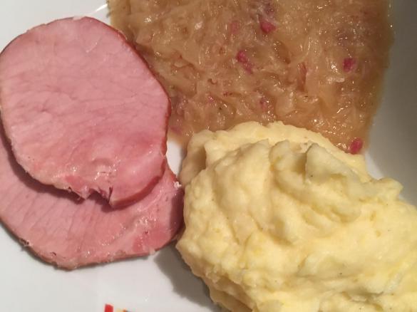 Sauerkraut mit Kartoffeln und Kassler