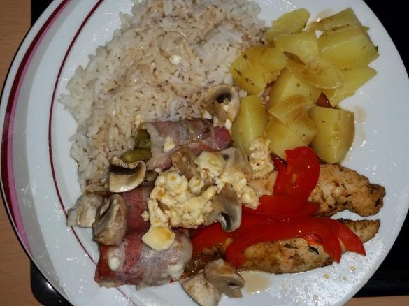 Hähnchen Innenfilet mit Speck ummantelte bohnen , Kartoffeln und Gemüse...  