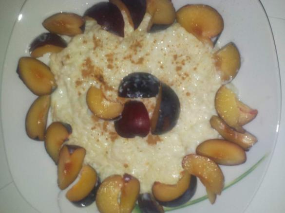 Milchreis mit zimt und obst