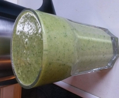 Smoothie Brokkoli, Orange, Mandeln vegan