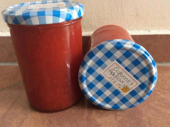 Erdbeere küsst Aprikose