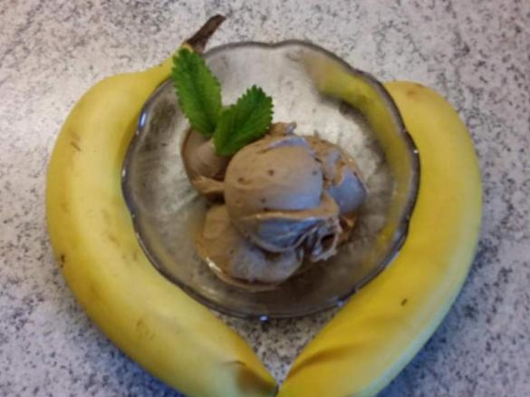 Bananeneis mit Nuss-Nougat-Creme