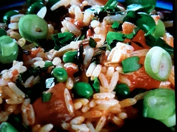 Reissalat mit Paprikadressing und Feta