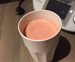 Fruchtiger Obst Milch Smoothie / Shake