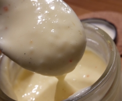 Variation von Aioli - original weiße spanische Aioli ohne Ei