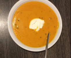 Kürbissuppe mit Speckwürfel