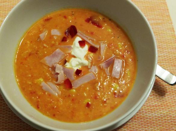Maiscremesuppe mit Schinken